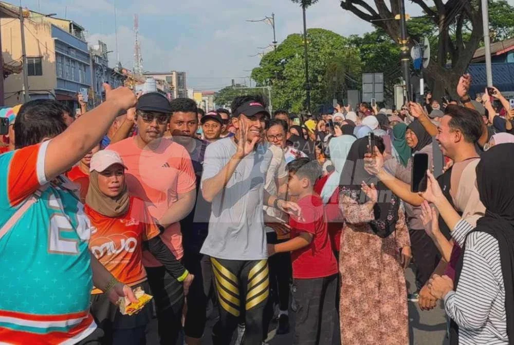 Image from: Syed Saddiq tamatkan larian kesyukuran 170km, kutip dana lebih RM600,000