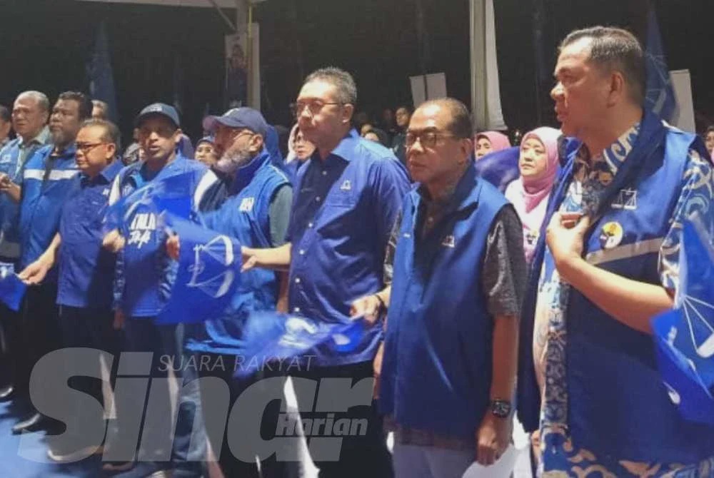 Image from: 'Kalau orang dah tak suka, buat apa nak tunggu?' - Khaled Nordin 
