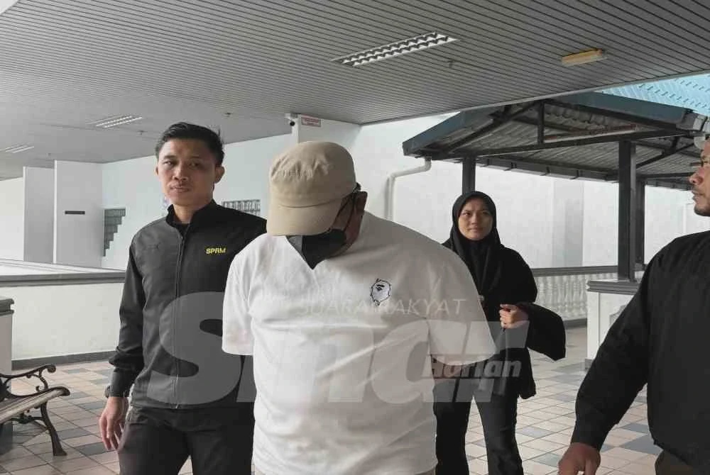 Image from: Pegawai imigresen didakwa terima suapan lindungi pekerja asing, masuk akaun ibu