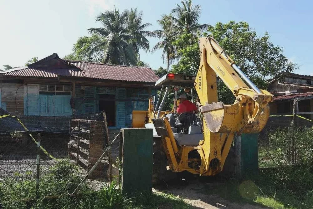Image from: Kelantan roboh premis, penempatan haram Rohingya atas tanah kerajaan