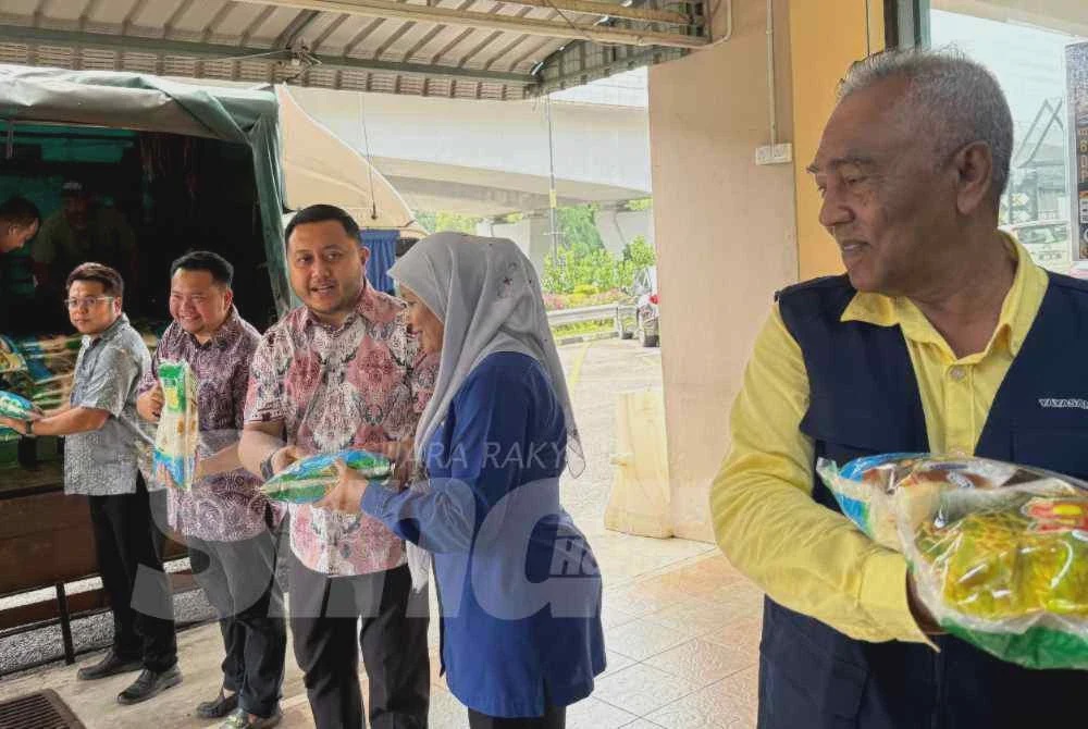 Image from: Serendah RM1, bantu asnaf terima bekalan kit makanan selama setahun