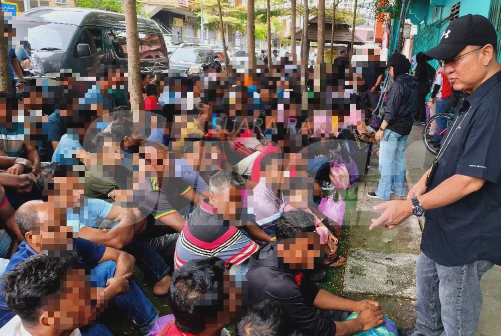 Image from: [VIDEO] 362 warga asing termasuk etnik Rohingya tak sempat beli-belah
