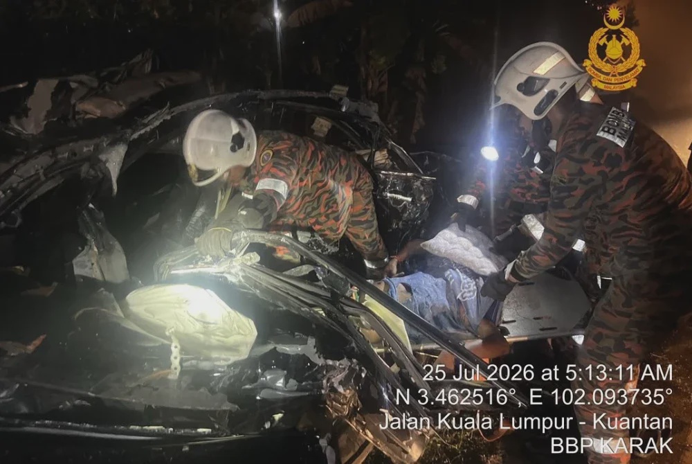 Image from: Enam maut kemalangan ngeri membabitkan kereta, lori satu tan