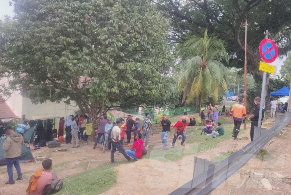 Image from: [VIDEO] Diusir dari Kampung Kuala Muda, etnik Rohingya 'serbu' pejabat UNHCR