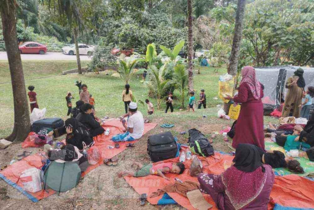 Image from: Diusir dari Kampung Kuala Muda, etnik Rohingya 'serbu' pejabat UNHCR