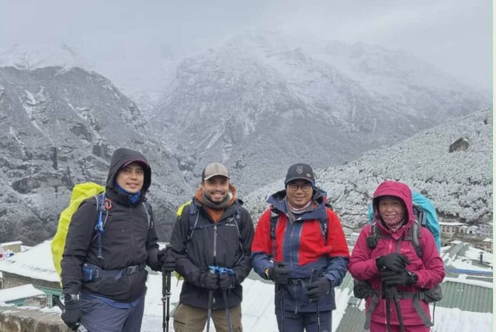 Image from: Khafiz menjejak puncak Everest