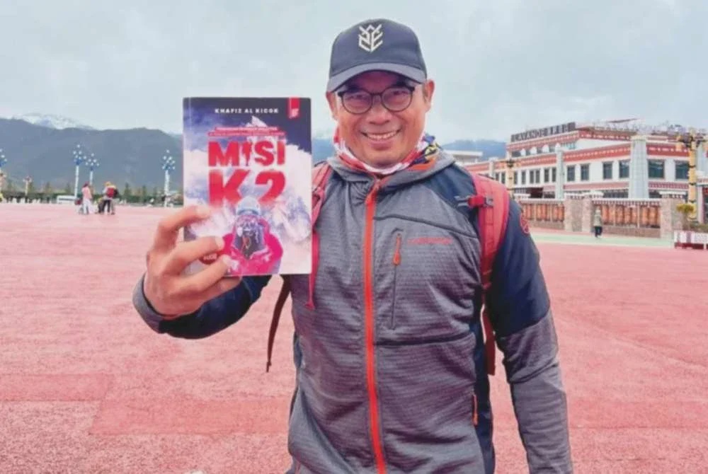 Image from: Khafiz menjejak puncak Everest