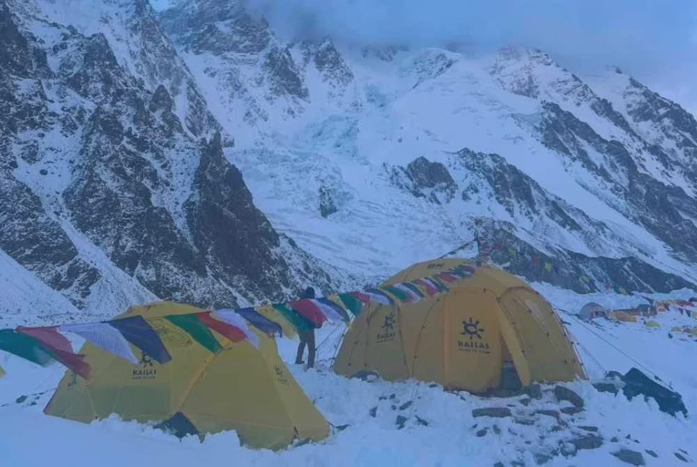 Image from: Khafiz menjejak puncak Everest