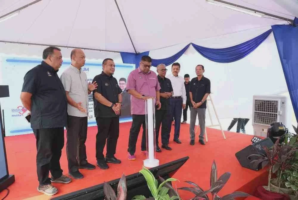 Image from: Melaka negeri pertama laksana Tiang Fiber Guna Sama