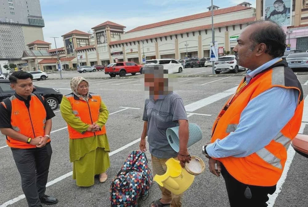 Image from: 'Bukan saya minta duit, orang yang bagi' - Peminta sedekah