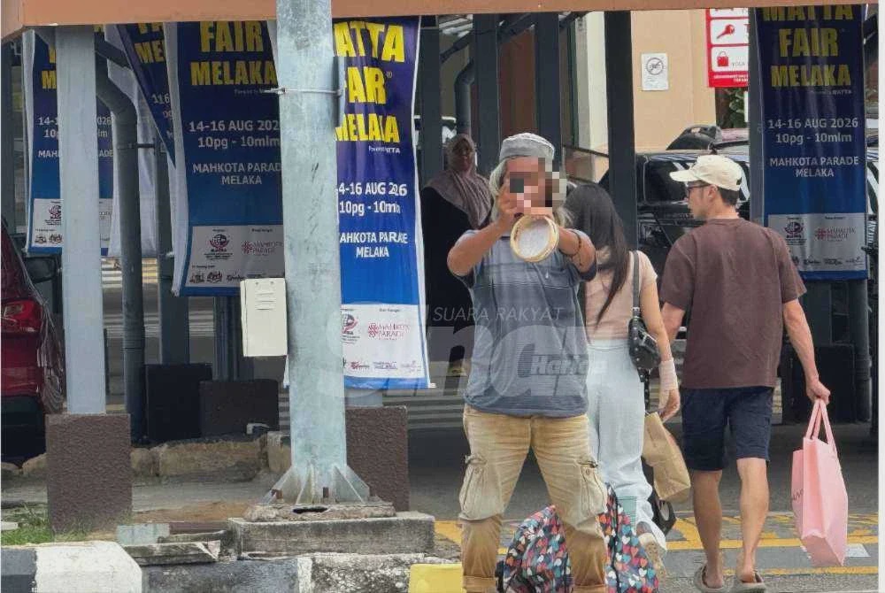 Image from: 'Bukan saya minta duit, orang yang bagi' - Peminta sedekah