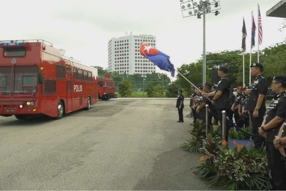 Image from: PRN Negeri Sembilan: 318 pegawai, anggota Polis Johor bantu hari mengundi