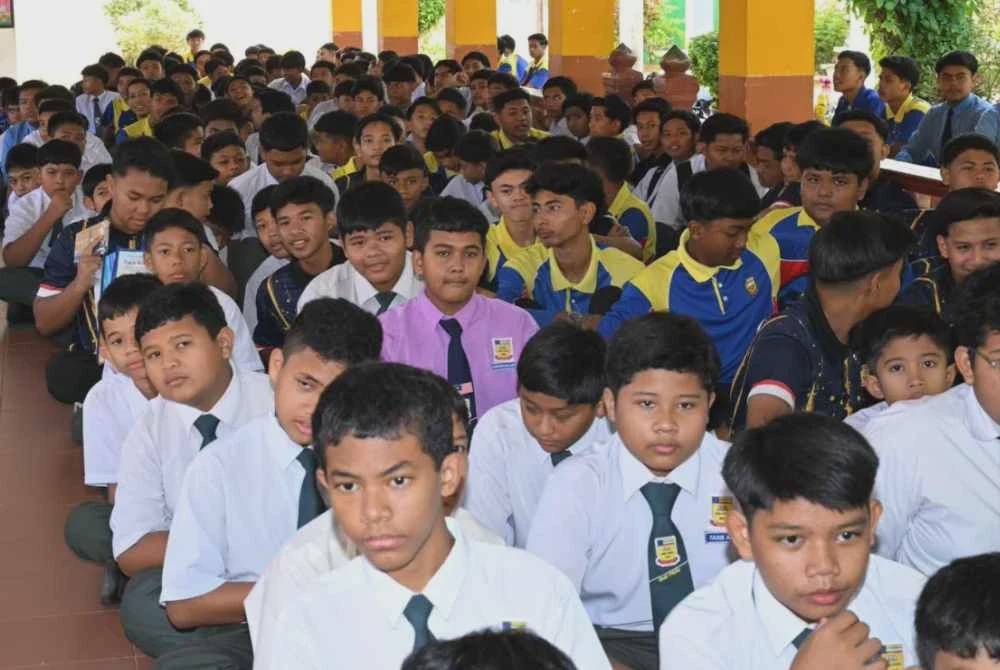 Image from: UUM naik taraf studio rakaman, latih pelajar SMK Pedu kuasai kemahiran media digital