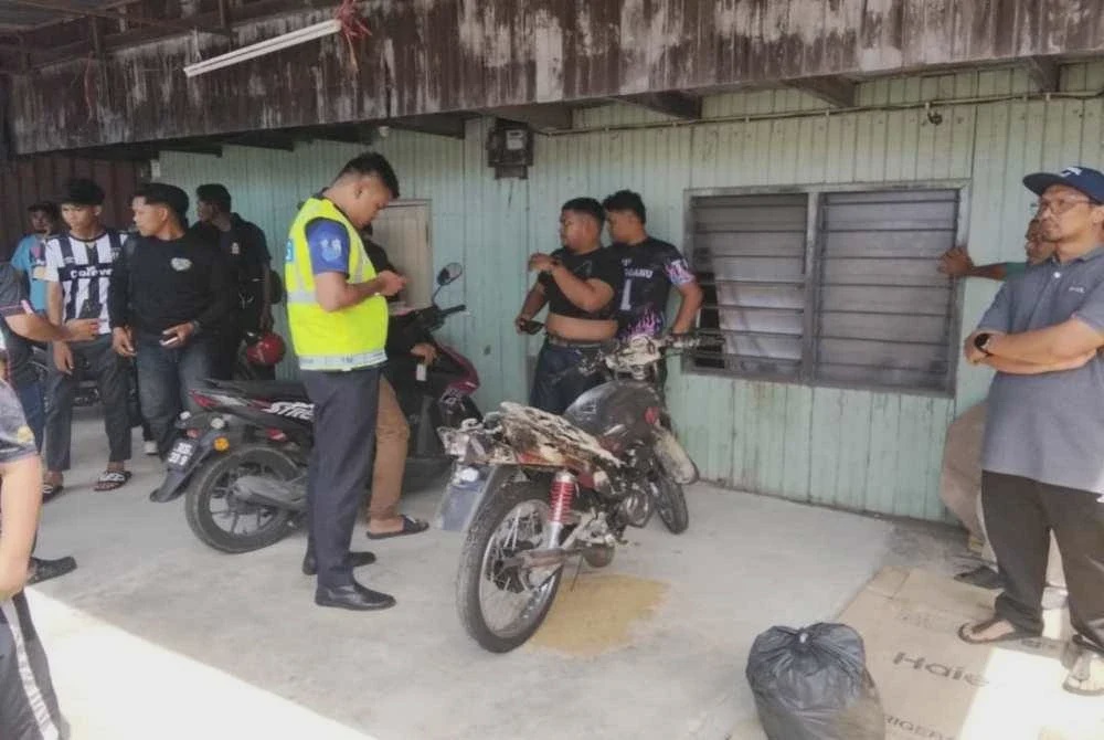 Image from: Tiga cedera RXZ, skuter terbakar di Kampung Buluh Gading