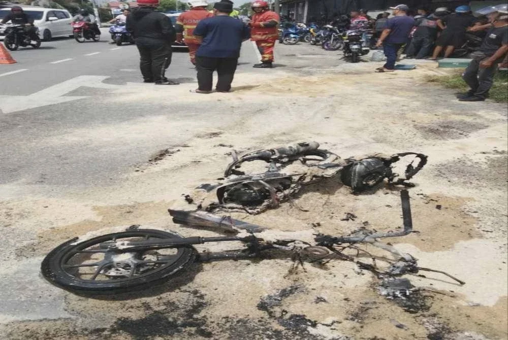 Image from: Tiga cedera RXZ, skuter terbakar di Kampung Buluh Gading
