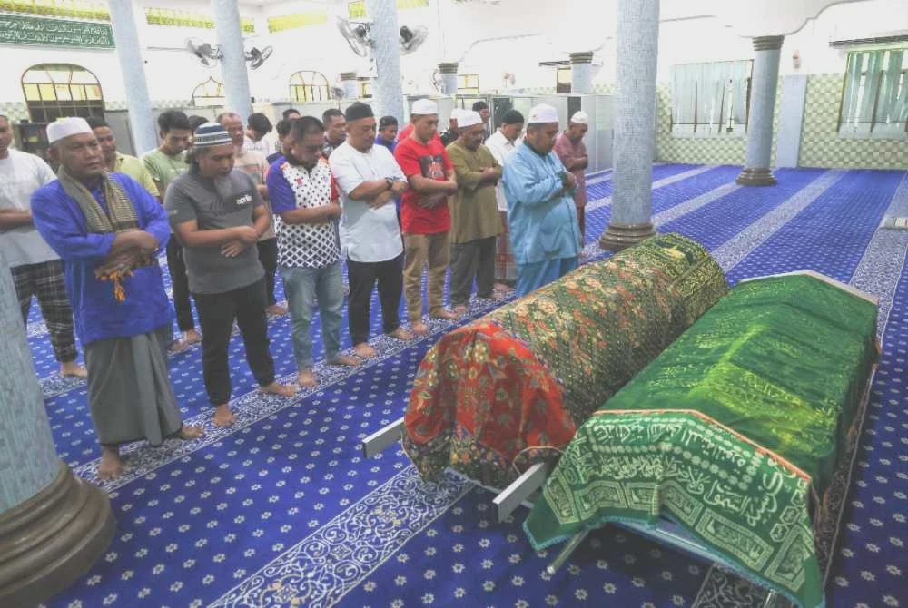 Image from: Jenazah tiga maut di Gua Musang selamat dikebumi