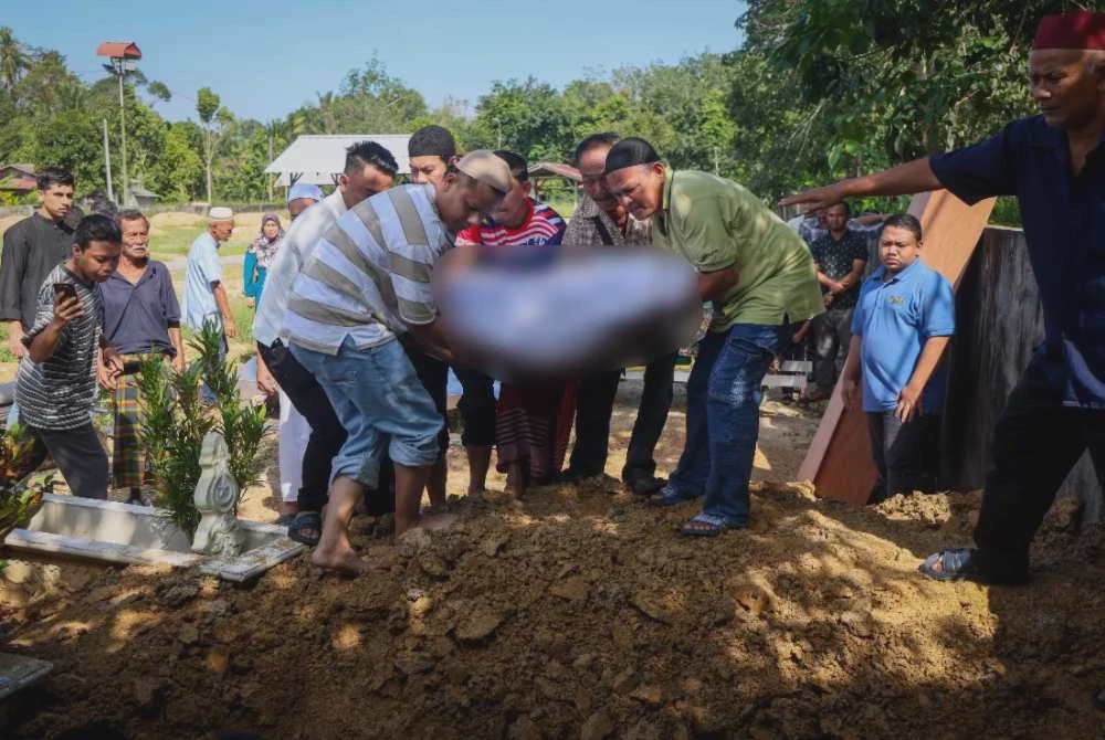 Image from: Jenazah tiga maut di Gua Musang selamat dikebumi