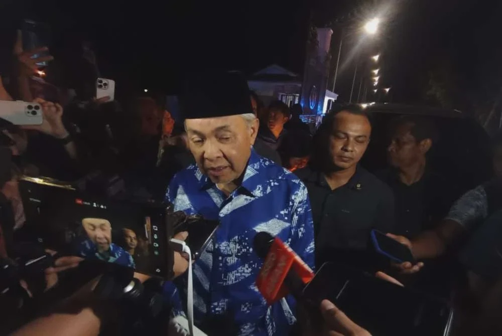 Image from: Ahmad Zahid serah tiga nama calon MB Negeri Sembilan kepada Yang di-Pertuan Besar