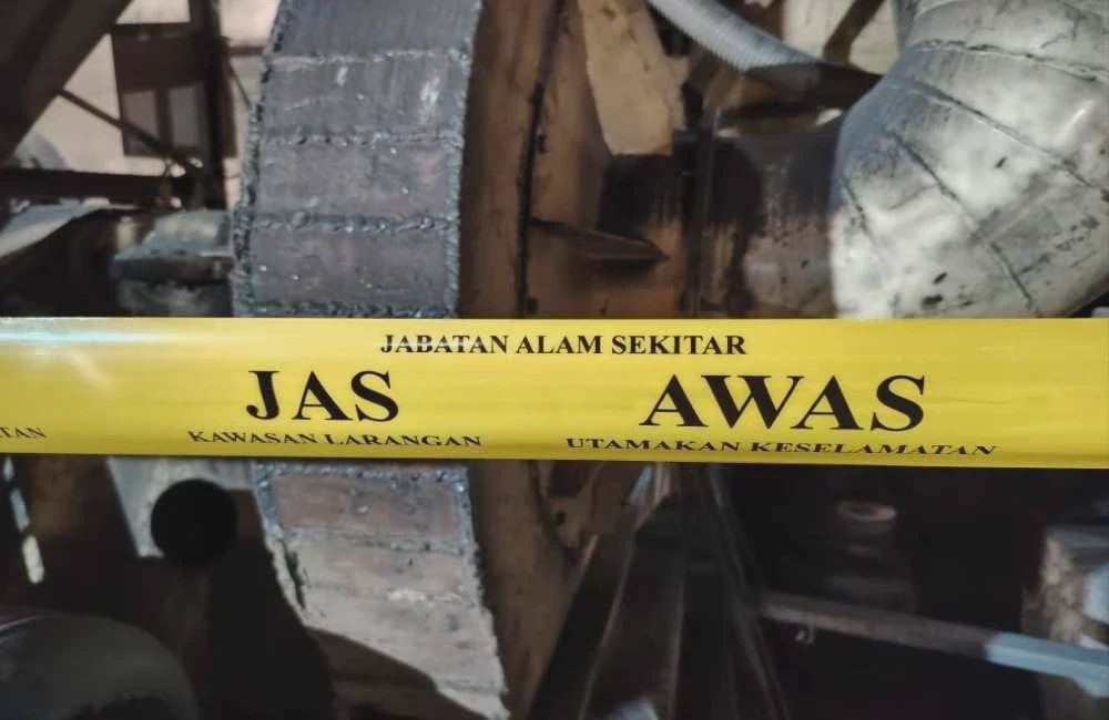 Image from: Tiga kilang e-waste haram diserbu, rampasan lebih RM9 juta