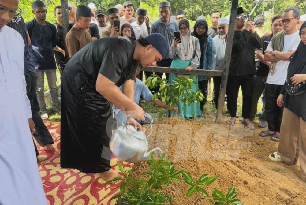 Image from: Jenazah Cik Man selamat dikebumikan di Tanah Merah