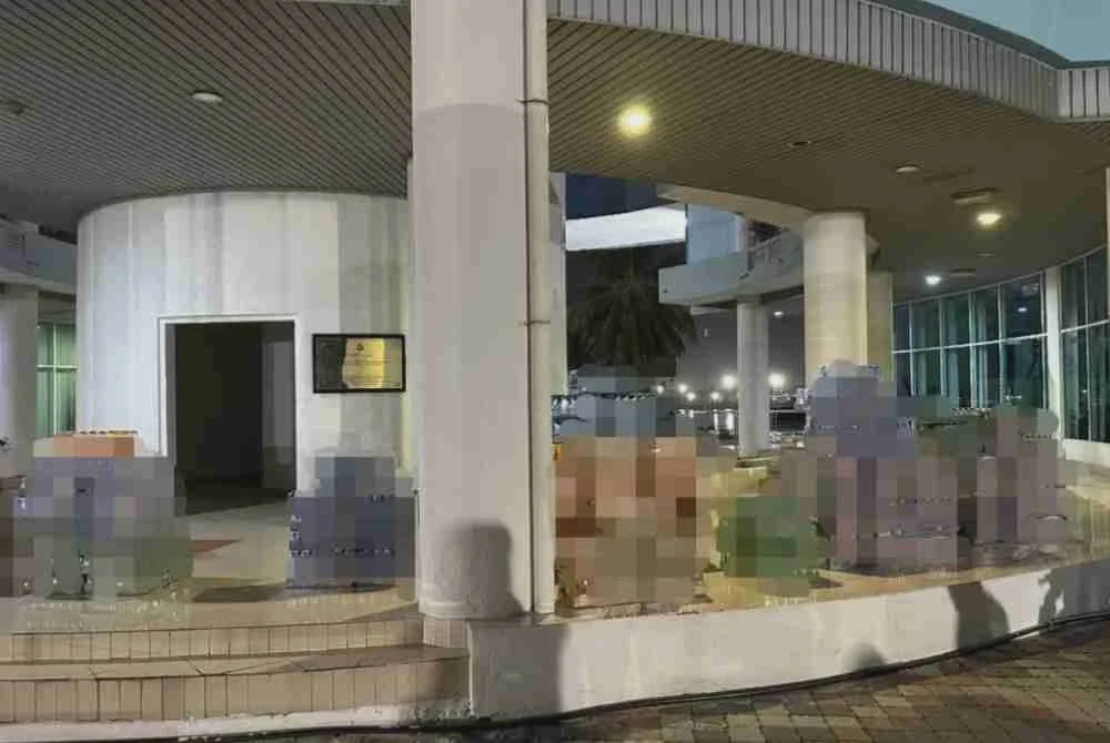 Image from: Parkir lori jadi tempat simpan minuman keras tidak bercukai, rampasan lebih RM300,000