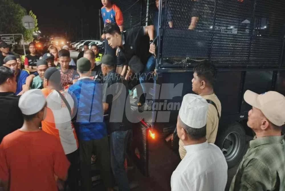 Image from: Renjatan elektrik: Jenazah tiga anggota polis dibawa ke hospital untuk bedah siasat