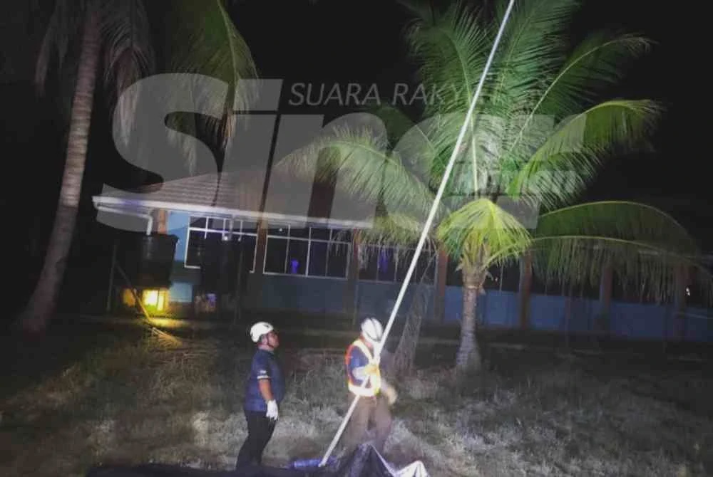 Image from: Maut renjatan elektrik: Tiga anggota polis mahu alih galah, hilang keseimbangan