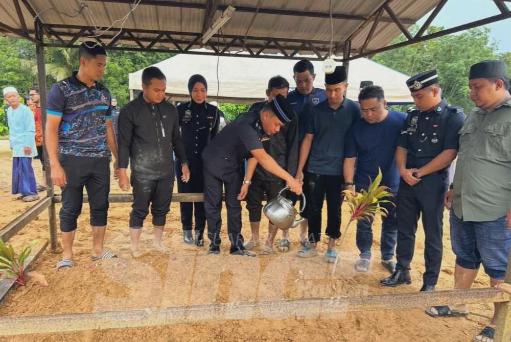 Image from: Jenazah Lans Koperal Mohamad Nur Hafiz selamat dikebumikan di Kelantan