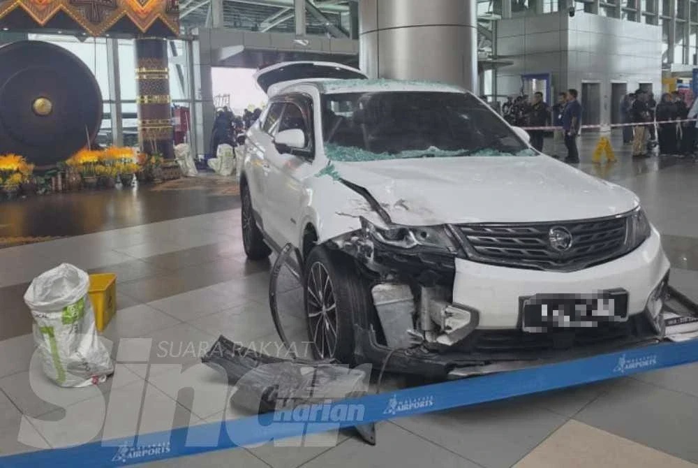 Image from: Terlupa letak gear 'P' punca SUV rempuh pintu kaca balai berlepas KKIA