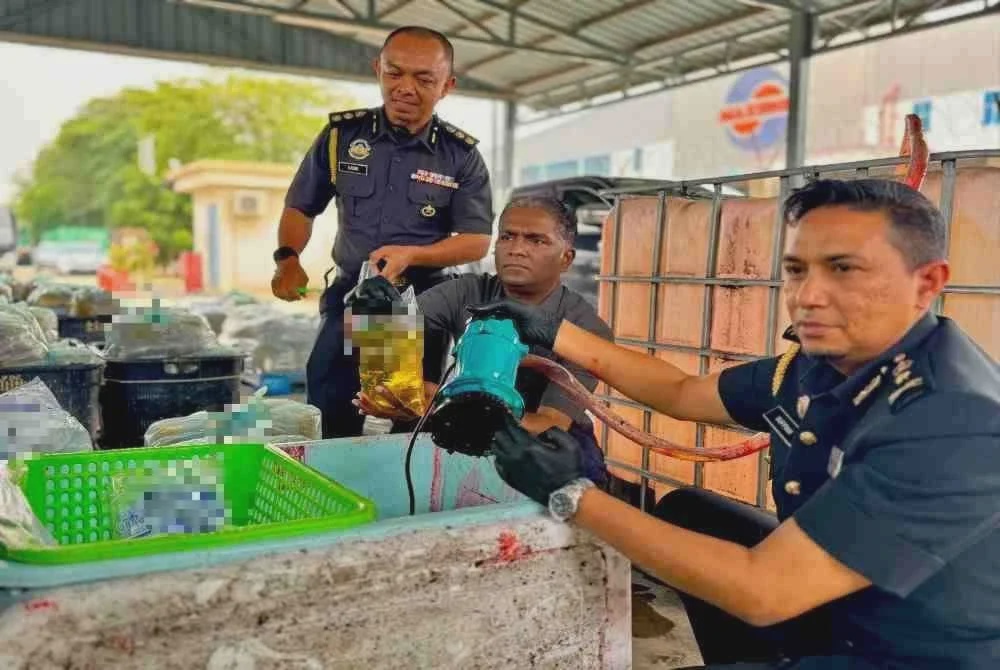 Image from: Seleweng minyak peket bersubsidi, proses jadi minyak terpakai