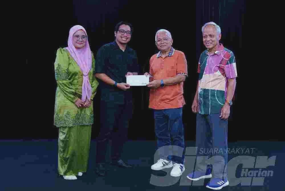 Image from: '32 tahun arwah ayah cari rezeki besarkan keluarga', waris staf Karangkraf terima saguhati