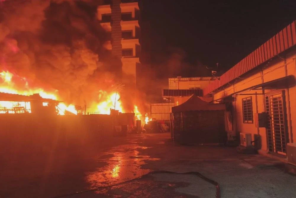 Image from: Stor kabel elektrik musnah terbakar