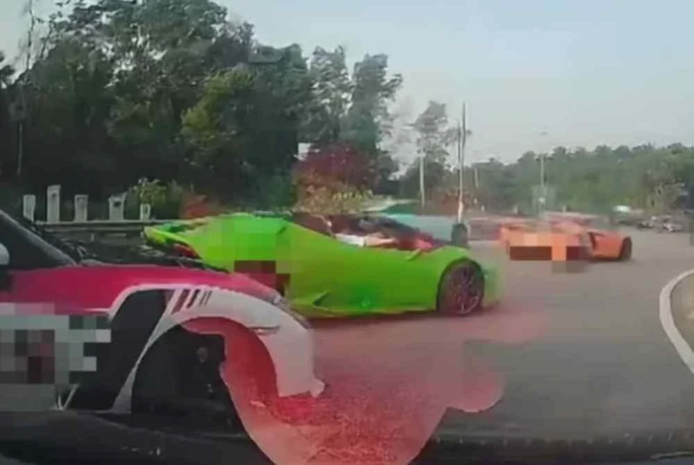 Image from: Halang kenderaan awam beri laluan konvoi supercar, dua 'marshall' ditahan polis