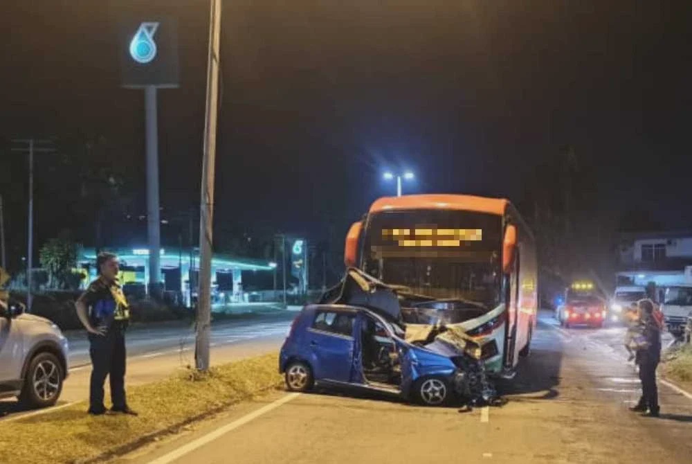 Image from: Pemandu maut, kereta buat pusingan U diseret bas 15 meter