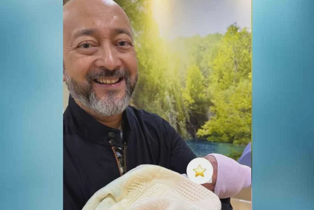 Image from: Ally Mukhriz timang cahaya mata lelaki, cicit pertama Tun Mahathir dan Tun Hasmah