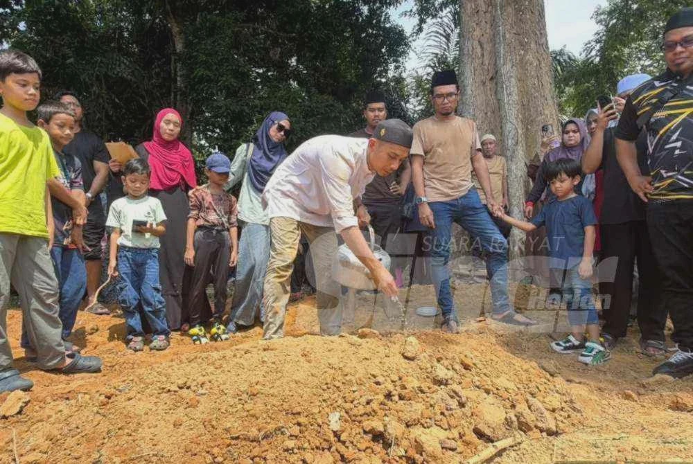 Image from: Kereta terbakar dihempap lori tangki: Jenazah ibu, anak selamat dikebumikan