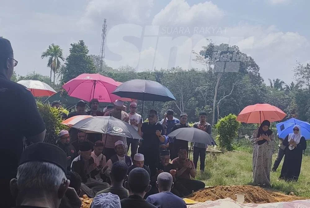Image from: Kereta terbakar dihempap lori tangki: Jenazah ibu, anak selamat dikebumikan