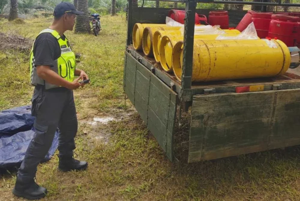 Image from: Cubaan pindah LPG bersubsidi lebih RM50,000 dalam ladang kelapa sawit gagal