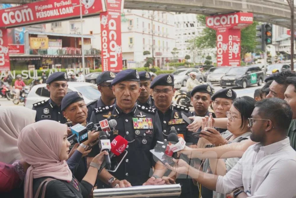 Image from: Guna lampu beacon, siren bukan tiket abai isyarat lampu merah - Pengarah JSPT