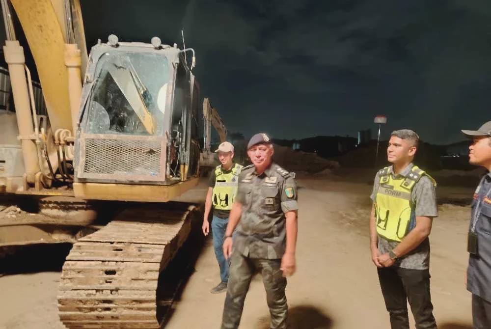 Image from: Kegiatan cuci pasir haram dibongkar, jual semula RM600 selori