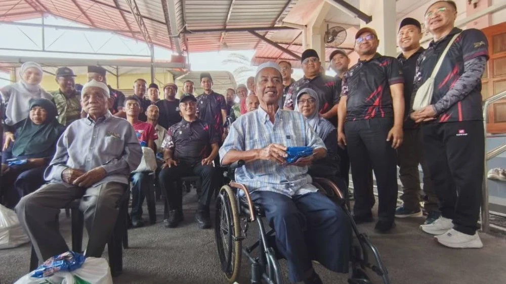 Image from: Kembara Konvoi Jejak Asnaf santuni 50 penerima di lima masjid