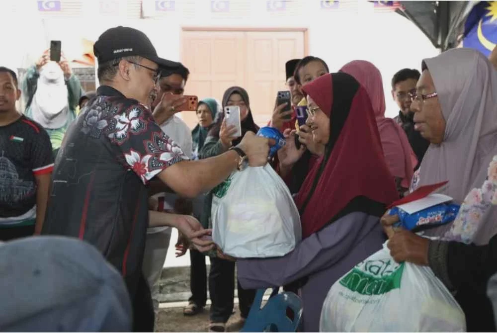 Image from: Kembara Konvoi Jejak Asnaf santuni 50 penerima di lima masjid