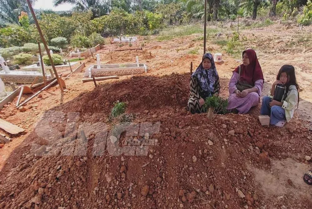 Image from: 'Aku dah terkena ni' - Sarjan APM sempat cuci jari, simpan ular sebelum rebah
