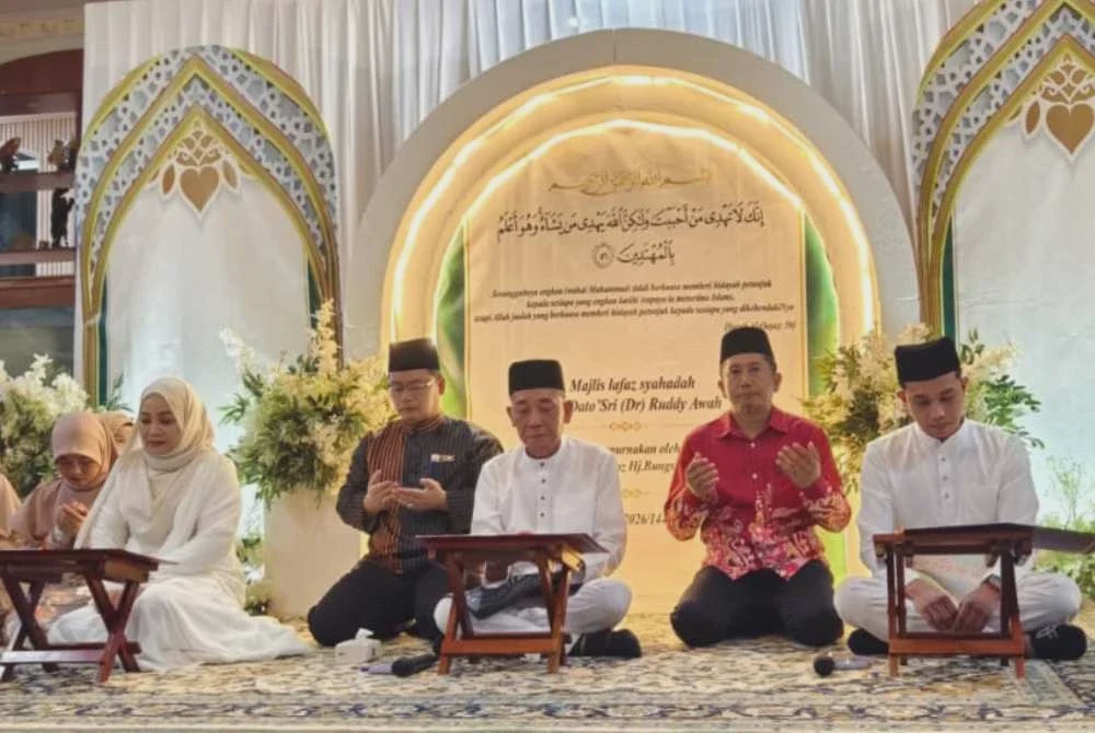 Image from: [VIDEO] 'Sebut nama saya di Makkah, doakan saya jadi Muslim'-ADUN Pitas