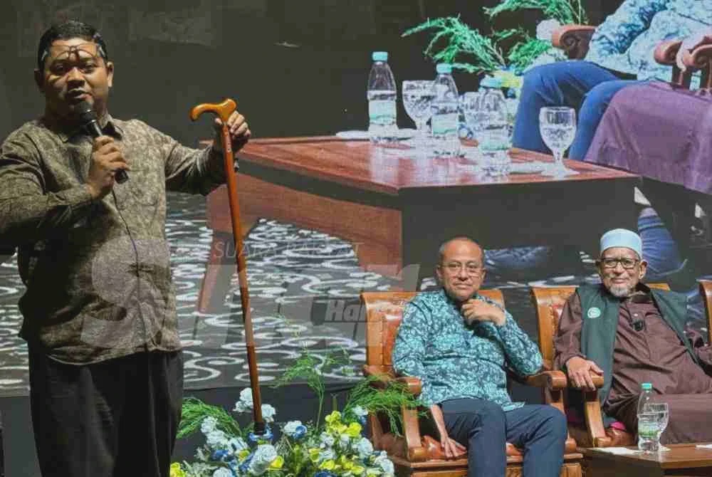 Image from: Tongkat Hadi Awang dibida RM16,500 untuk tabung PRN Melaka
