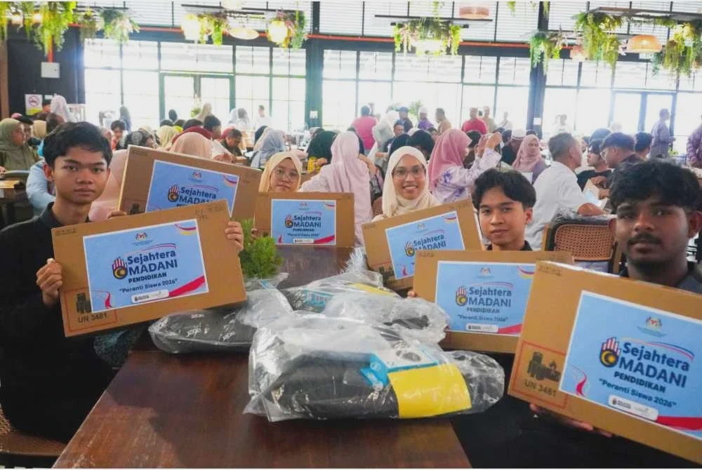 Image from: Pelajar cemerlang SPM, STPM 2025 terima komputer riba, SSPN RM1,000
