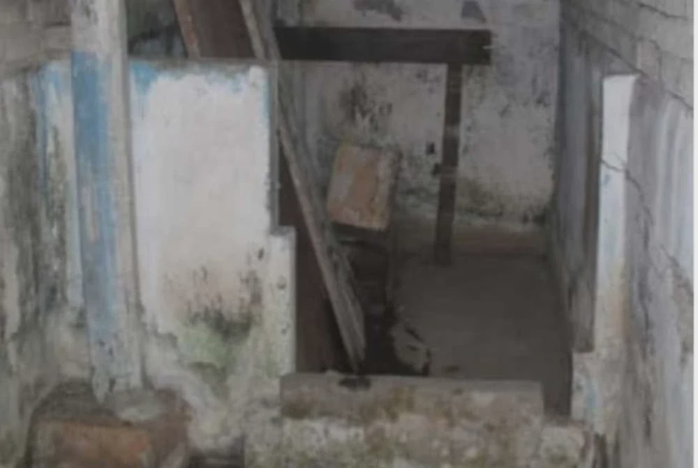 Image from: Tangan diikat kepala ditutup kain, mayat wanita ditemui mereput dalam tandas