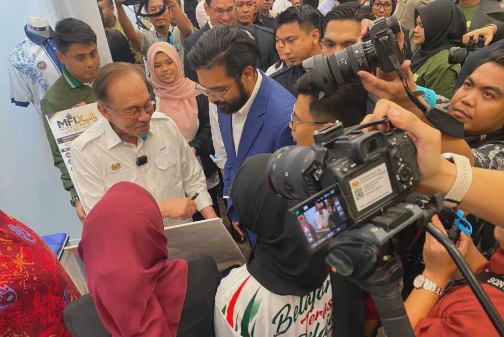 Image from: Batik, industri filem buka peluang ekonomi kreatif belia