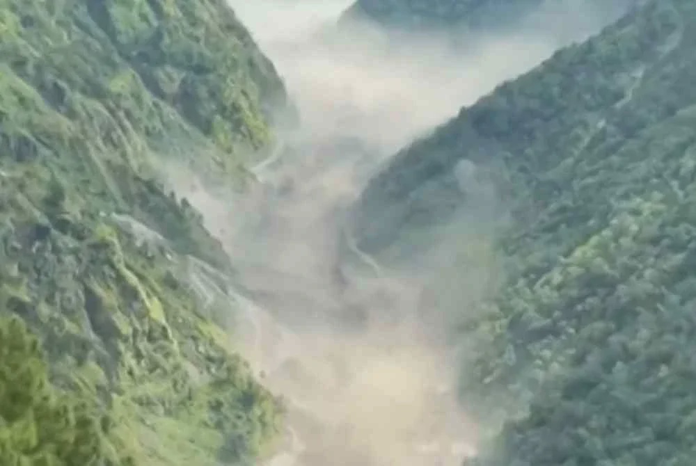 Image from: Banjir Nepal: '9 pendaki Malaysia gagal dihubungi, doakan mereka'