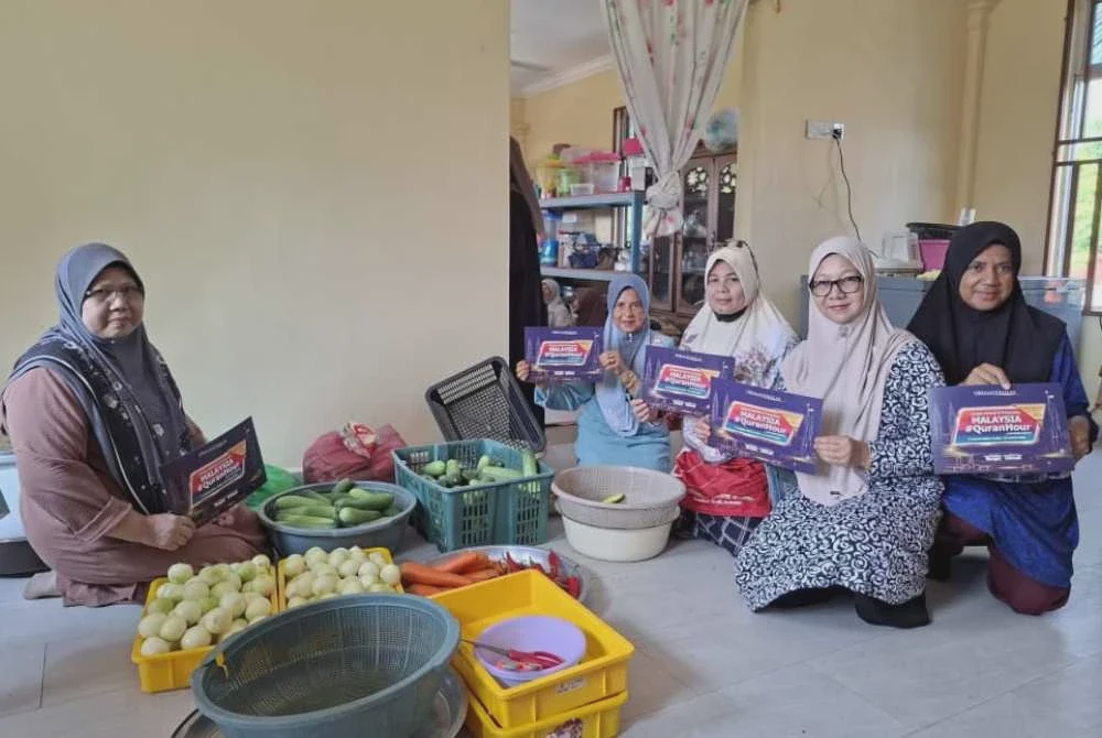 Image from: Orang ramai turun padang bantu persiapan Malaysia #QuranHour di Masjid Al-Munir